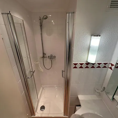 Fritz-wischer-strasse Koje & Kombuese